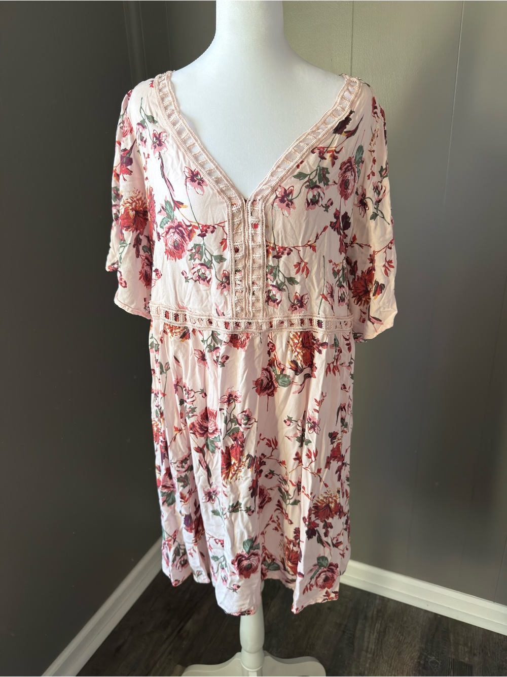 Eyeshadow Blush Pink Floral Lace Top
